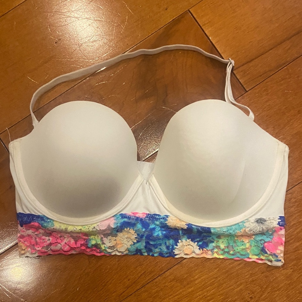 PINK Victoria's Secret White Bra with Multicolor Floral Lace